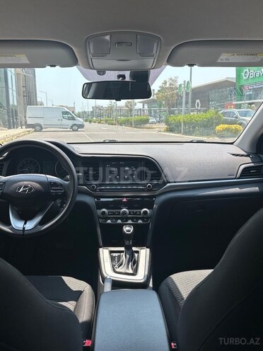Hyundai Elantra-8