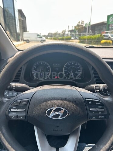 Hyundai Elantra-12