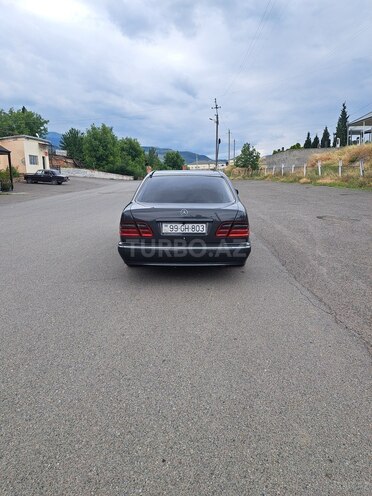 Mercedes E 220 d 2001, 400,000 km - 2.2 l - Göygöl
