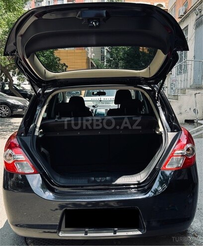 Nissan Tiida-11