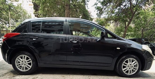 Nissan Tiida-4
