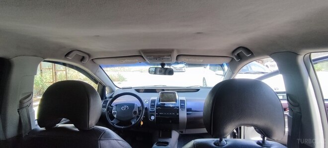 Toyota Prius-12