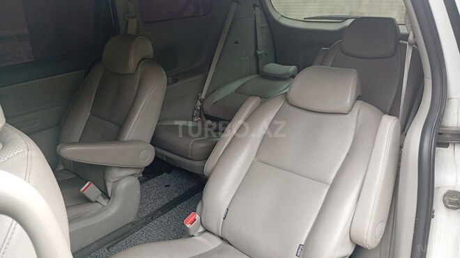 Kia Carnival-4