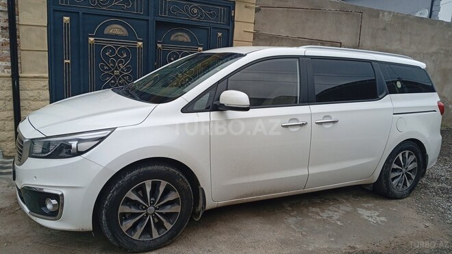 Kia Carnival-2