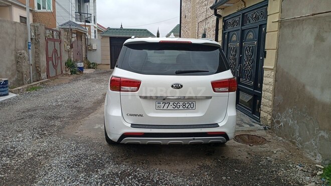 Kia Carnival-5