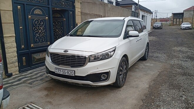 Kia Carnival-1