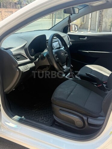 Hyundai Accent 2018, 215,425 km - 1.6 l - Bakı