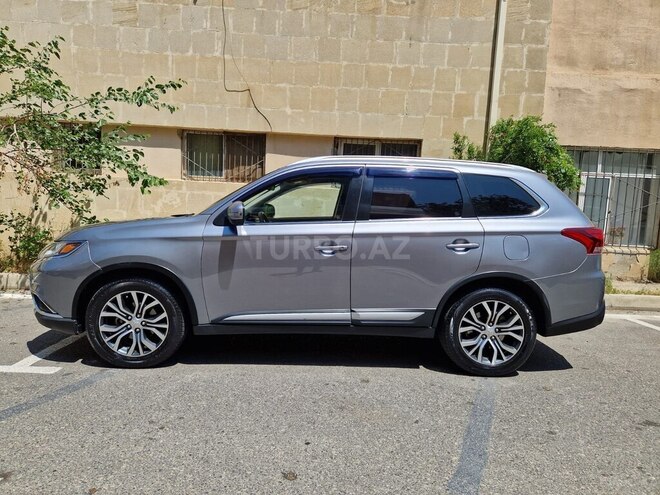 Mitsubishi Outlander 2015, 215,000 km - 2.4 л - Bakı