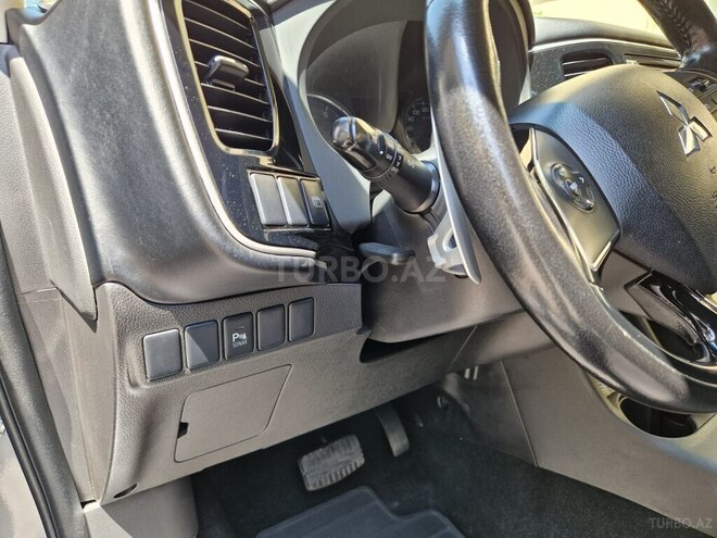 Mitsubishi Outlander 2015, 215,000 km - 2.4 л - Bakı