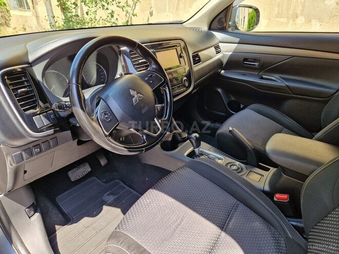 Mitsubishi Outlander 2015, 215,000 km - 2.4 л - Bakı