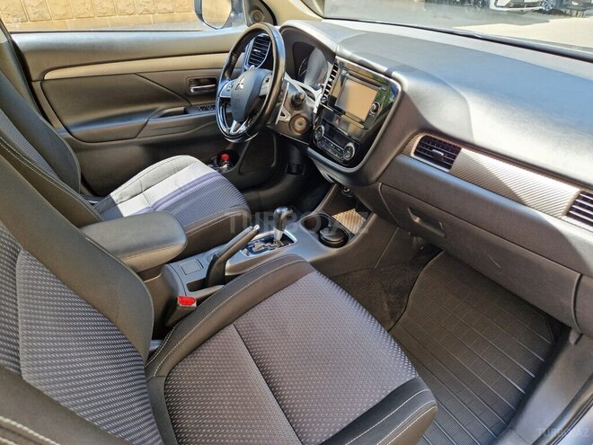 Mitsubishi Outlander 2015, 215,000 km - 2.4 л - Bakı