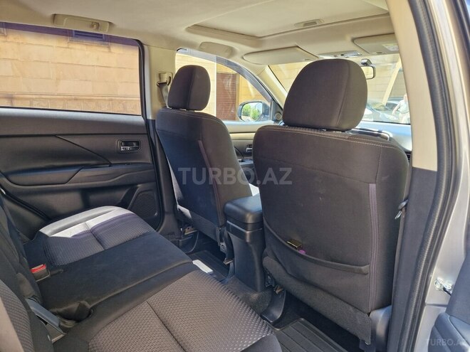 Mitsubishi Outlander 2015, 215,000 km - 2.4 л - Bakı