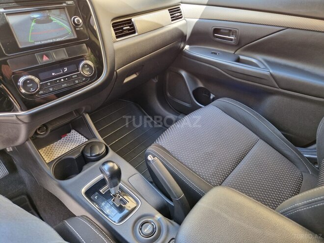 Mitsubishi Outlander 2015, 215,000 km - 2.4 л - Bakı