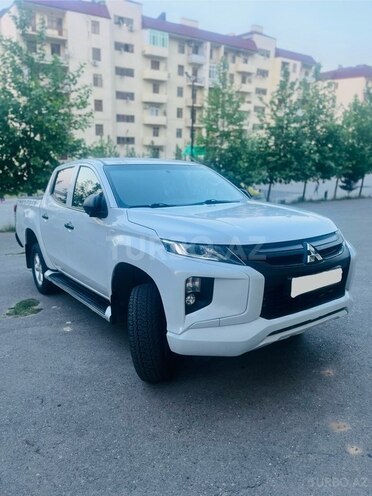 Mitsubishi L200 2021, 200,000 km - 2.4 l - Bakı