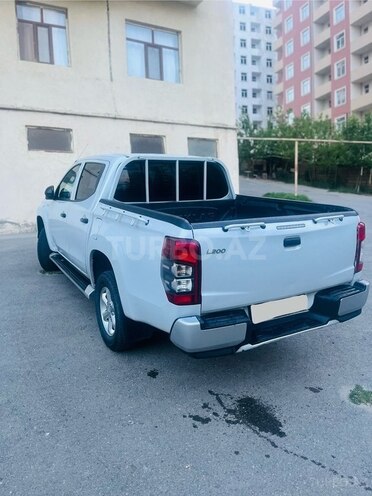 Mitsubishi L200 2021, 200,000 km - 2.4 l - Bakı