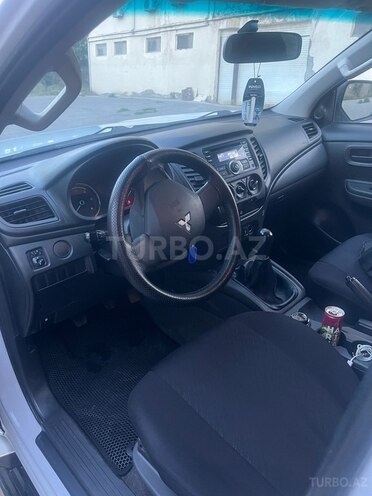 Mitsubishi L200 2021, 200,000 km - 2.4 l - Bakı