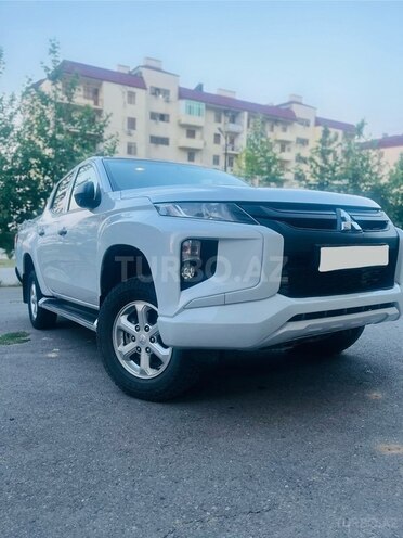 Mitsubishi L200 2021, 200,000 km - 2.4 l - Bakı