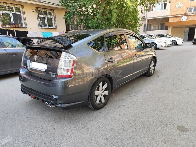 Toyota Prius-4