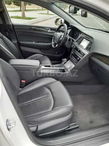 Hyundai Sonata-17