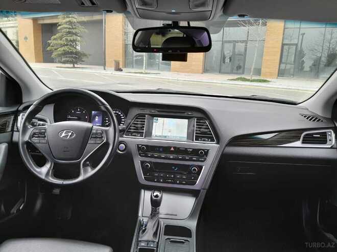 Hyundai Sonata-16