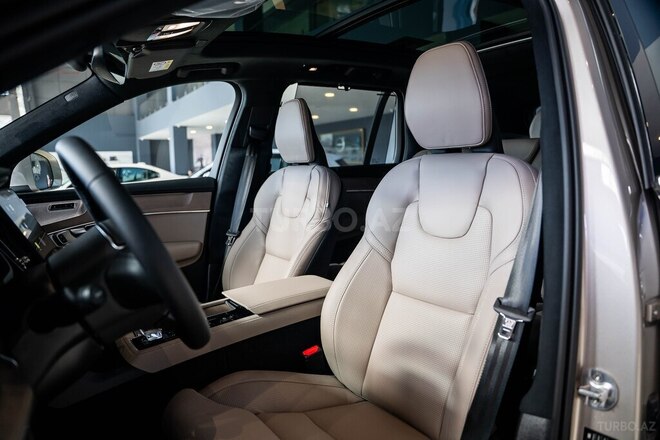 Volvo XC90-11