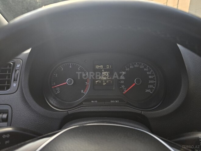 Volkswagen Polo 2017, 140,080 km - 1.6 l - Bakı