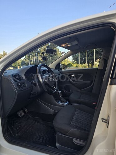 Volkswagen Polo 2017, 140,080 km - 1.6 l - Bakı