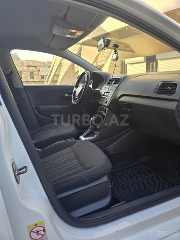 Volkswagen Polo 2017, 140,080 km - 1.6 l - Bakı