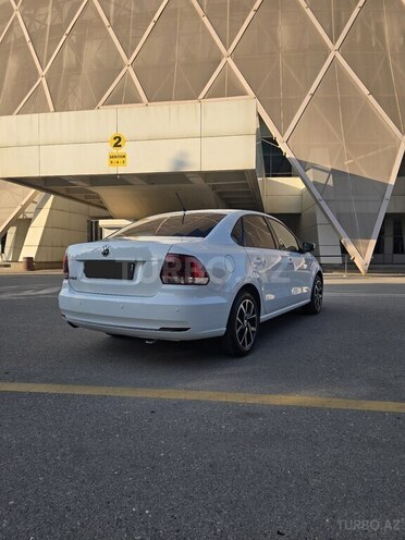 Volkswagen Polo 2017, 140,080 km - 1.6 l - Bakı