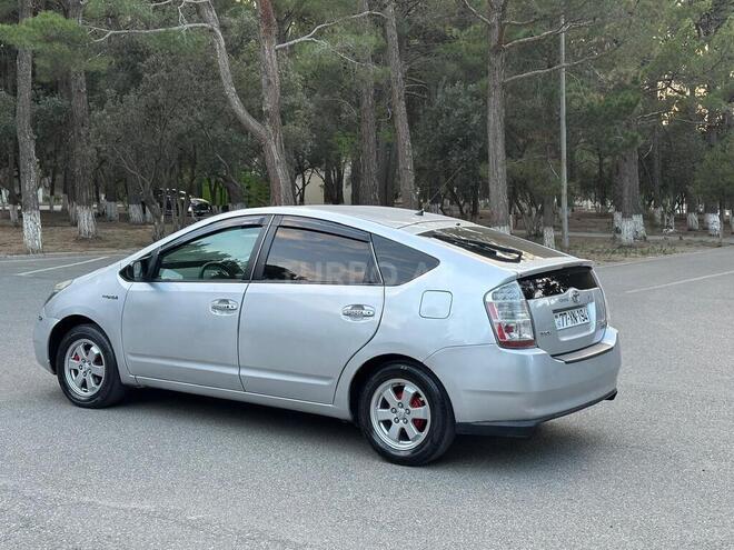 Toyota Prius-12