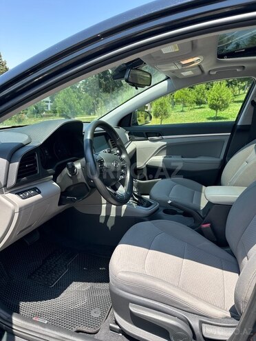 Hyundai Elantra-9