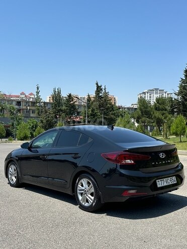 Hyundai Elantra-4
