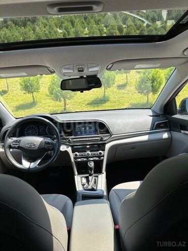 Hyundai Elantra-10