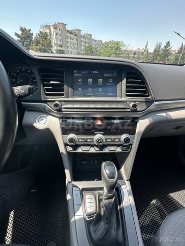 Hyundai Elantra-11