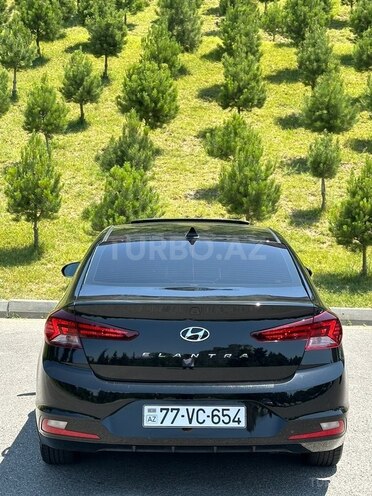 Hyundai Elantra-6