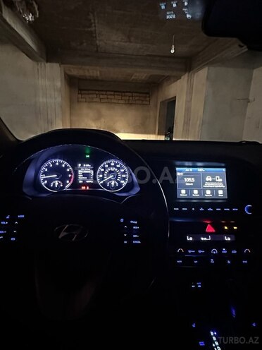 Hyundai Elantra-15
