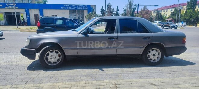 Mercedes E 200 1989, 260,000 km - 2.0 l - Sumqayıt