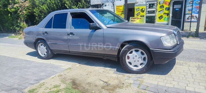 Mercedes E 200 1989, 260,000 km - 2.0 l - Sumqayıt
