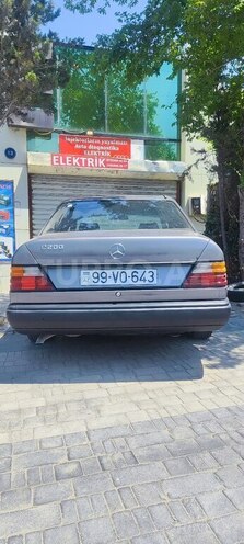 Mercedes E 200 1989, 260,000 km - 2.0 l - Sumqayıt