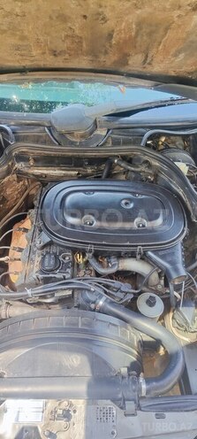 Mercedes E 200 1989, 260,000 km - 2.0 l - Sumqayıt