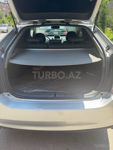 Toyota Prius-12