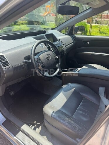 Toyota Prius-5