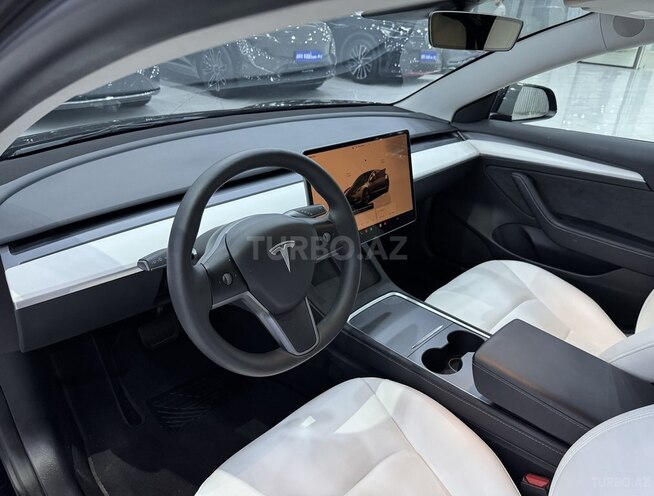 Tesla Model 3-9