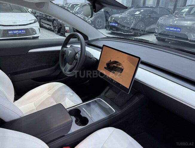 Tesla Model 3-10