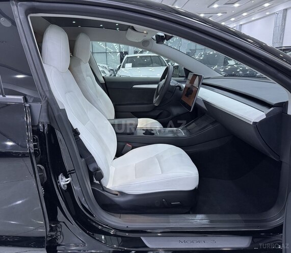 Tesla Model 3-12