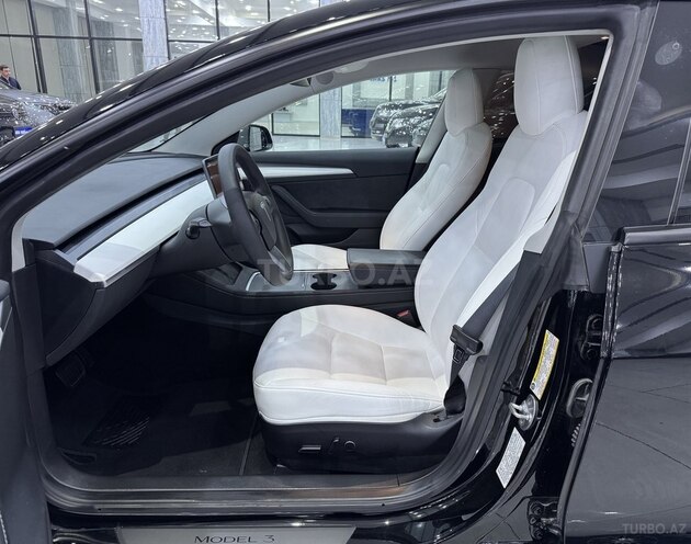 Tesla Model 3-11