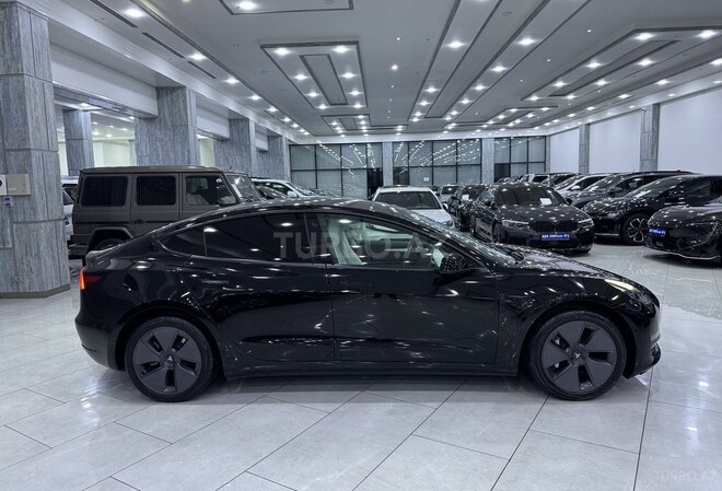 Tesla Model 3-4