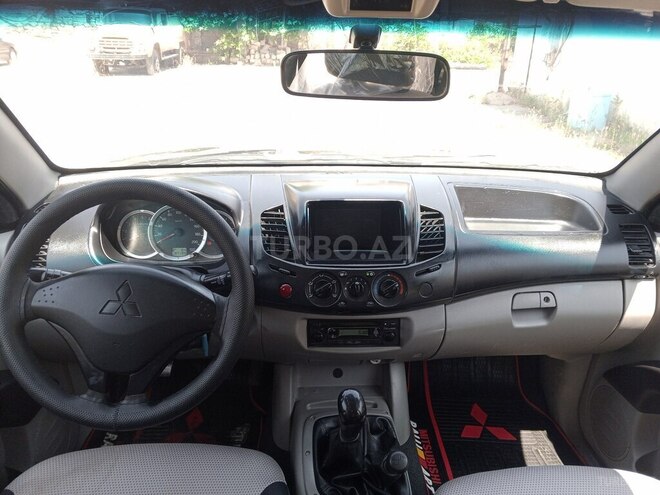 Mitsubishi L200 2010, 220,000 km - 2.5 l - Bakı