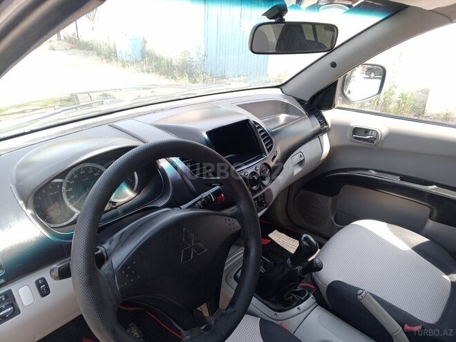 Mitsubishi L200 2010, 220,000 km - 2.5 l - Bakı
