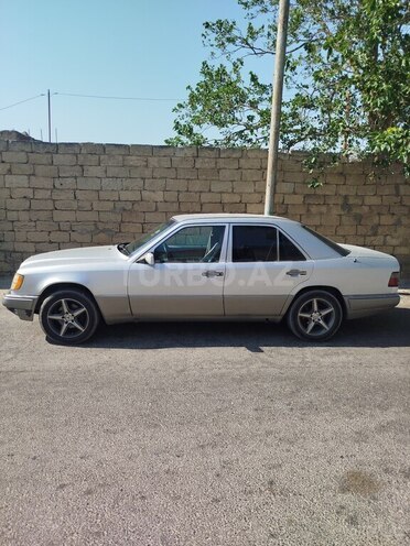 Mercedes E 220 1995, 412,000 km - 2.2 l - Bakı